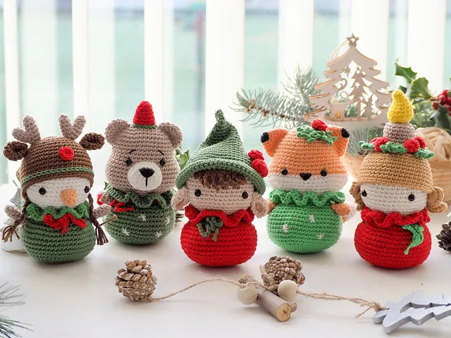 クリスマスの飾りをかぎ針編みする方法：ステップバイステップガイド