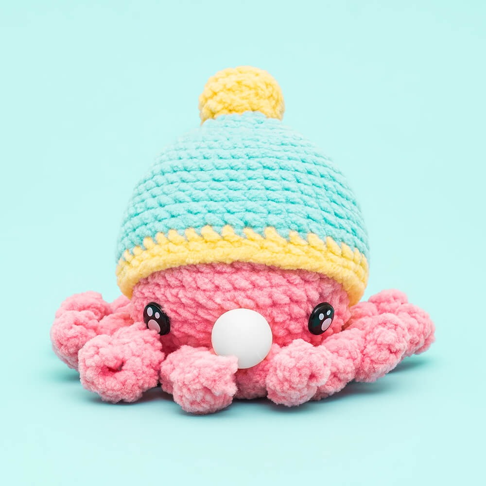 The Woobles Beginner Crochet Amigurumi Kit - Axolotl